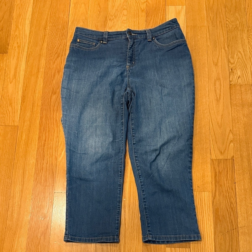Croft & Barrow stretch classic fit Capri jeans size 8 .